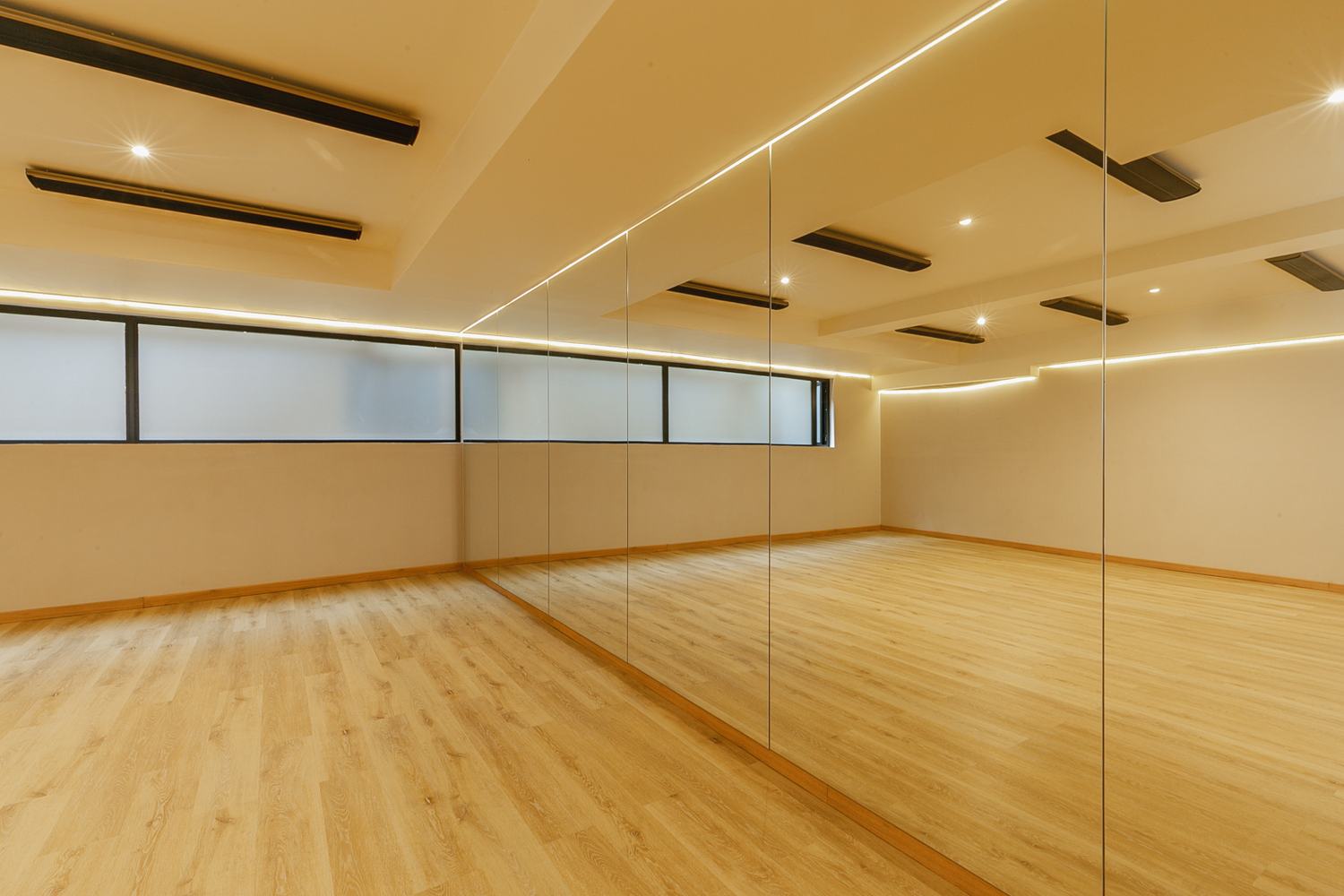 Salón con espejos